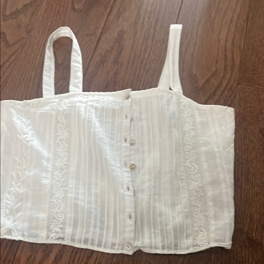 Girls Loveshackfancy Elegant White Lace Button-Up crop tank top